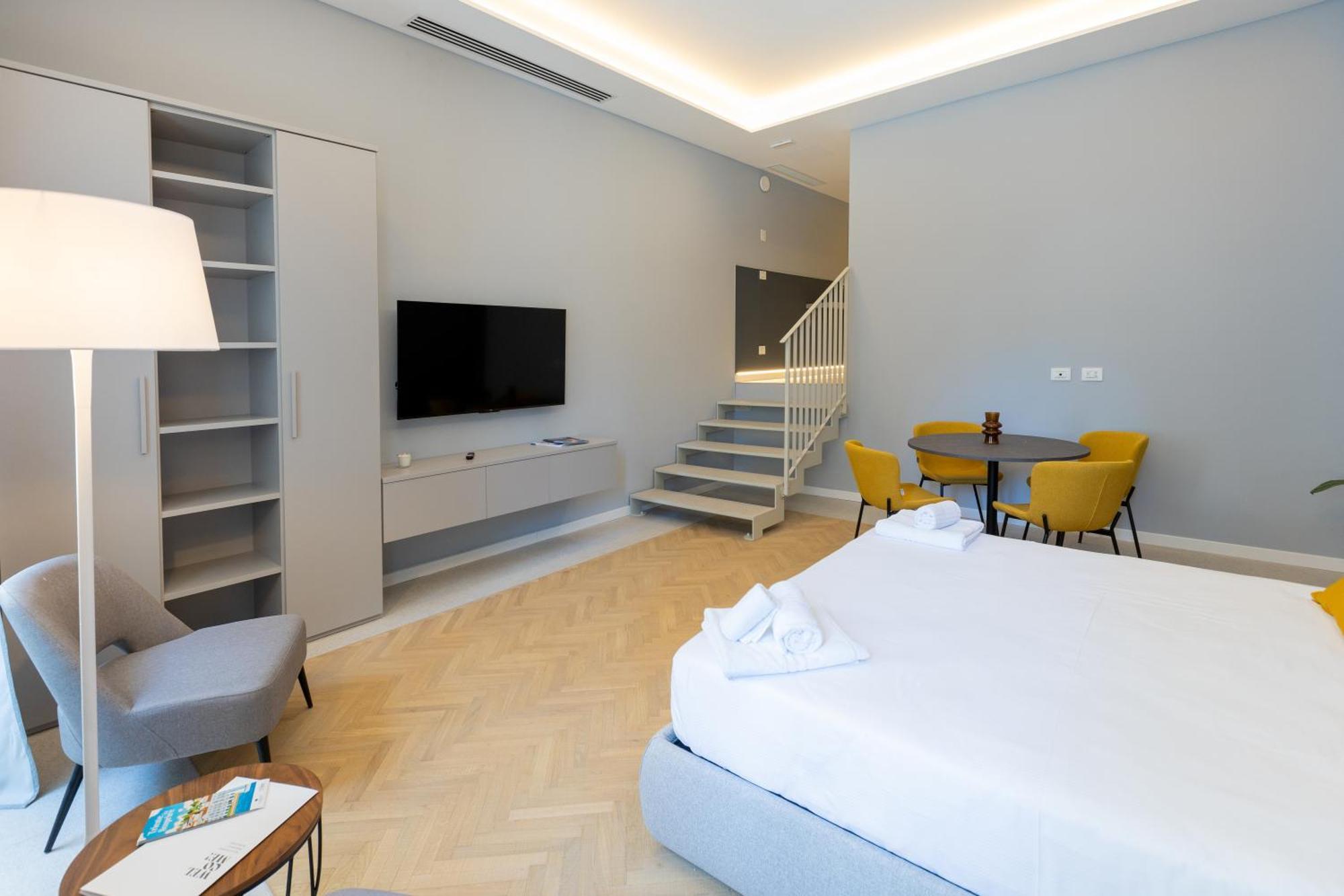 Teatro Romano Exclusive Suites Триест Экстерьер фото