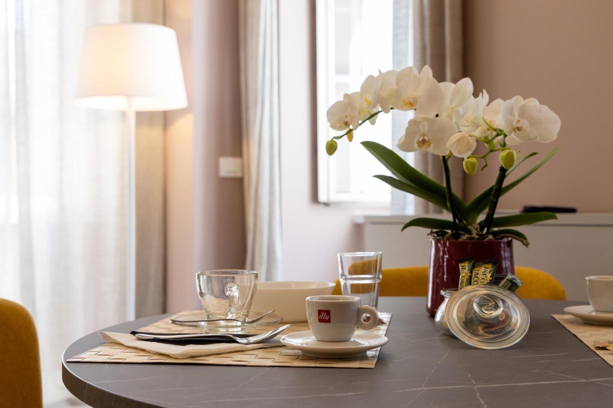 Teatro Romano Exclusive Suites Триест Экстерьер фото
