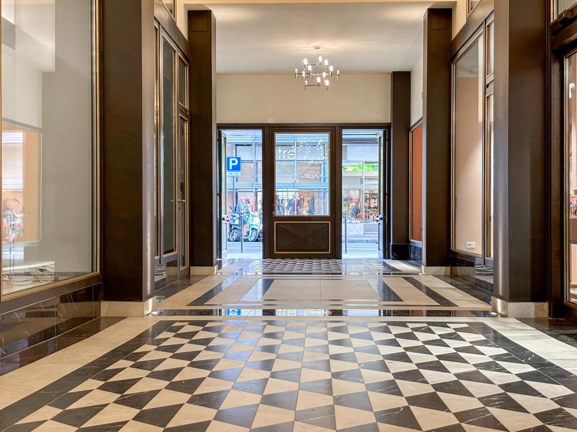 Teatro Romano Exclusive Suites Триест Экстерьер фото