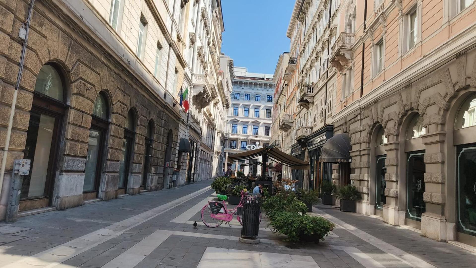 Teatro Romano Exclusive Suites Триест Экстерьер фото